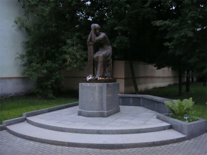 памятник Марине Цветаевой